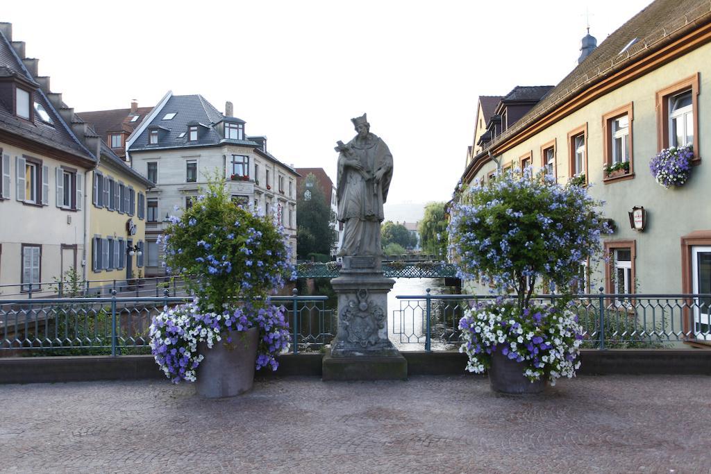 Stadthotel Engel Ettlingen Exterior foto